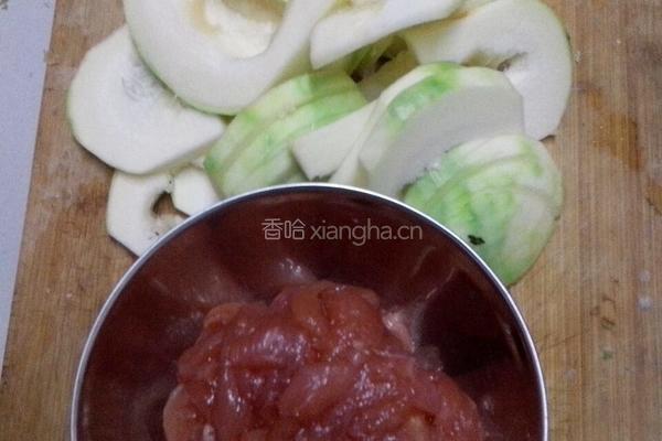 南瓜炒肉片的做法图解1