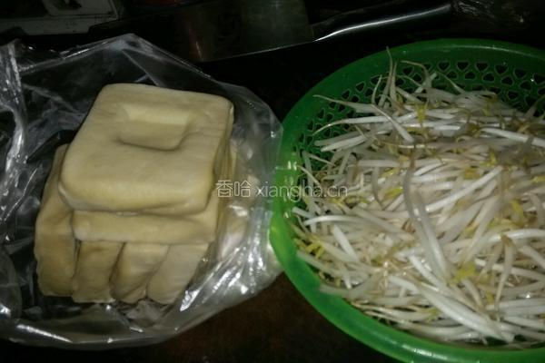 普宁豆干焖豆芽的做法图解1