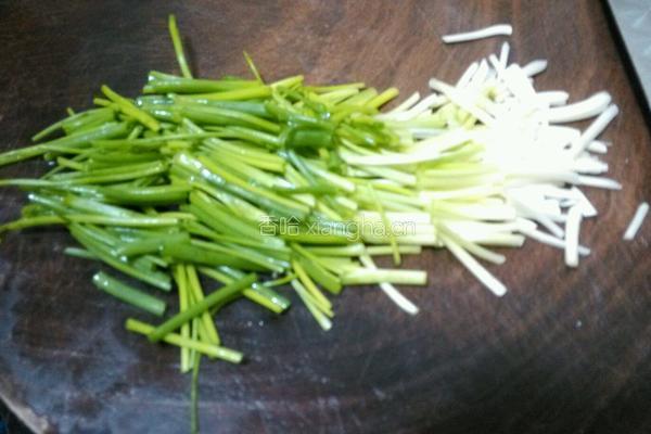 普宁豆干焖豆芽的做法图解2