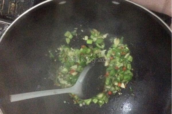 鹌鹑蛋烩金针菇的做法图解8