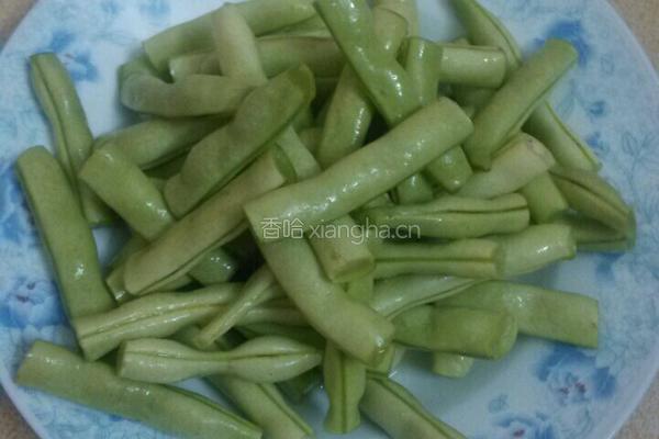 四季豆炒蛋的做法图解1