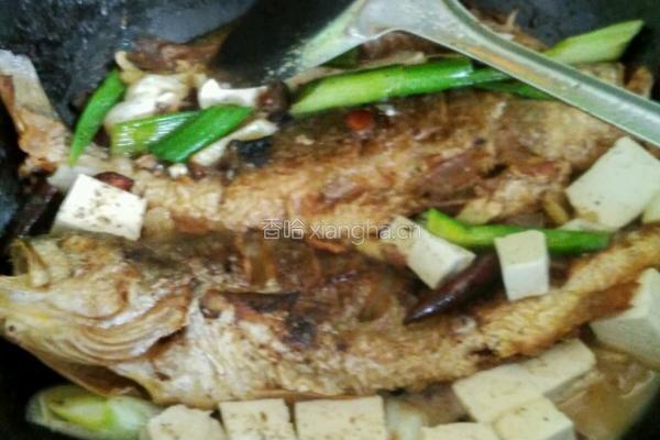 黄花鱼炖豆腐的做法图解3