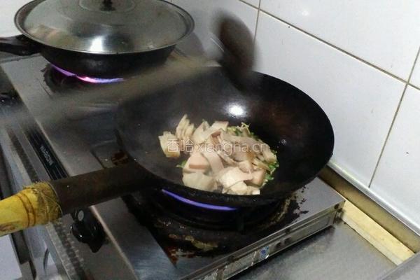 蒜苗五花肉的做法图解4