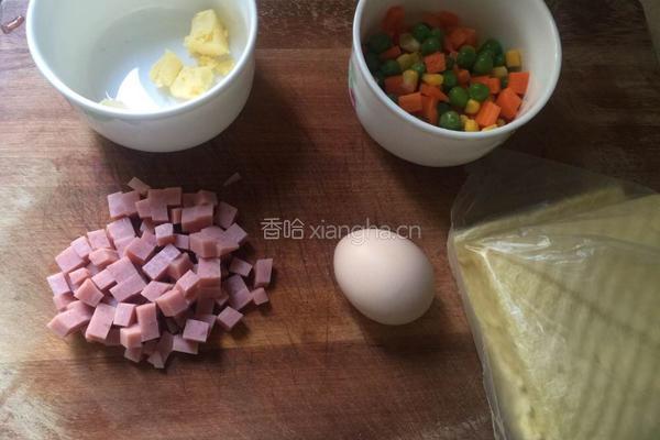 香烤吐司拌杂蔬的做法图解1