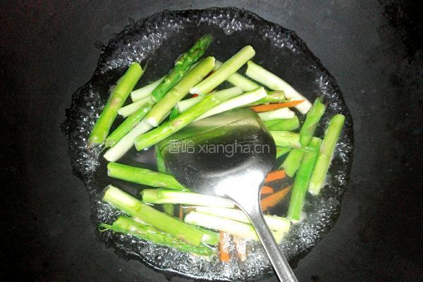 芦笋虾球的做法图解1