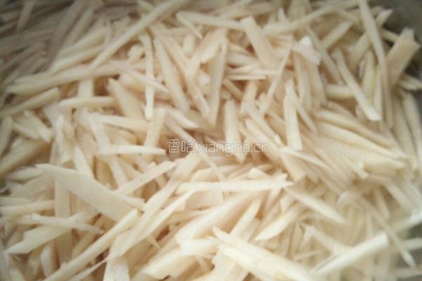 韭菜土豆丝的做法图解3