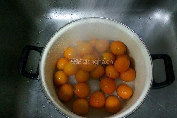 冰糖渍金桔的做法图解2