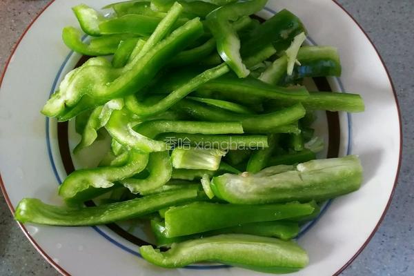 蚝汁青椒杏鲍菇的做法图解2