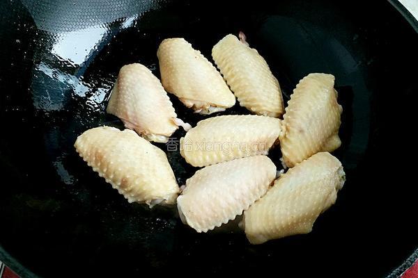 沙茶酱闷鸡翅的做法图解5