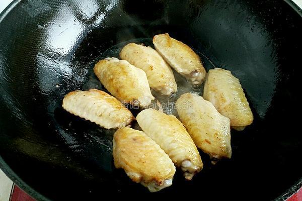 沙茶酱闷鸡翅的做法图解6