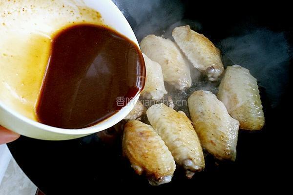 沙茶酱闷鸡翅的做法图解7