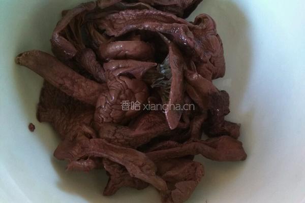野生蘑菇炸酱面的做法图解3