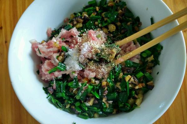 韭菜香菇虾米猪肉饺的做法图解5