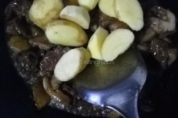 土豆炖鹅肉的做法图解5