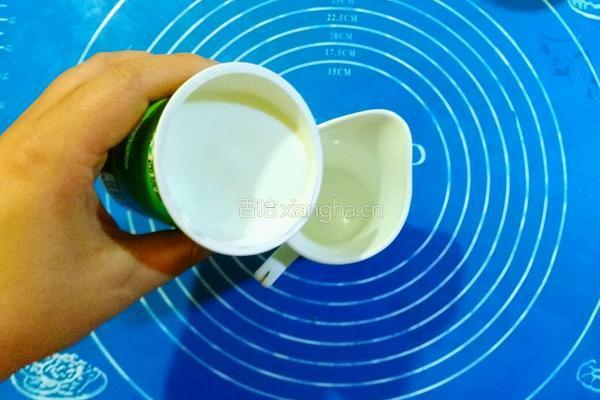 巧克力芒果拉花酸奶杯的做法图解5