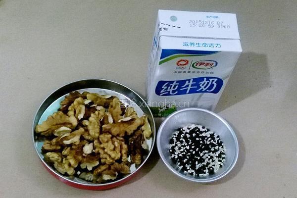 奶香核桃芝麻露的做法图解1