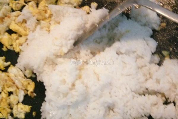 蛋炒饭的做法图解2