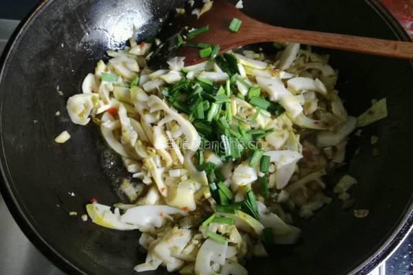 春笋炒酸菜的做法图解7