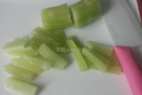 凉拌莴笋的做法图解1