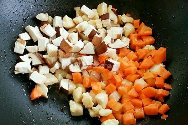 菠萝鸡丁炒饭的做法图解5