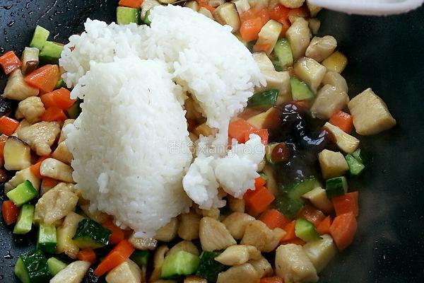 菠萝鸡丁炒饭的做法图解7