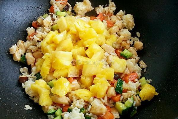 菠萝鸡丁炒饭的做法图解8