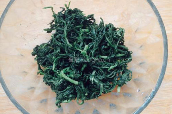 凉拌茼蒿叶的做法图解7