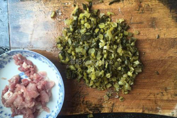 咸菜炒鲜笋的做法图解1