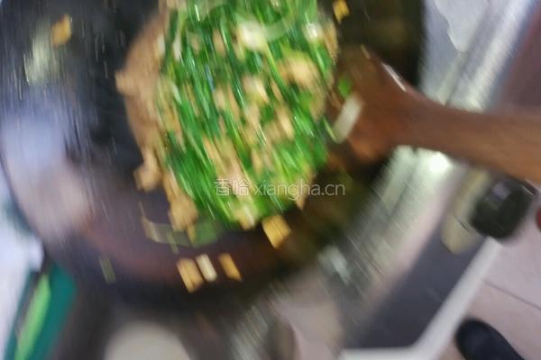 蒲公英炒肉的做法图解2