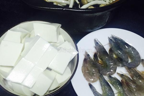 豆腐鲜虾煲的做法图解2