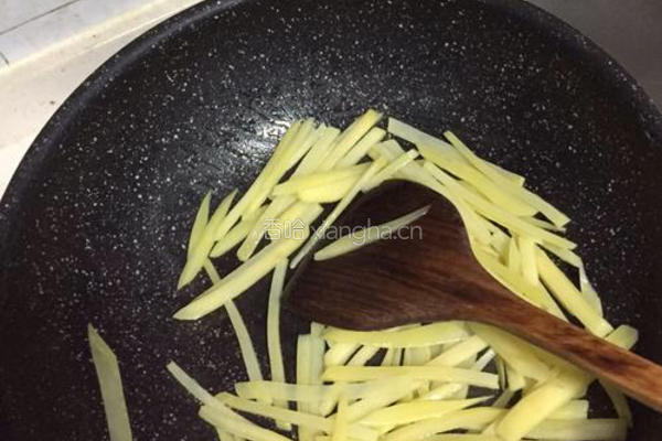 土豆丝炒韭菜的做法图解4