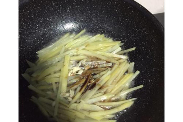 土豆丝炒韭菜的做法图解5