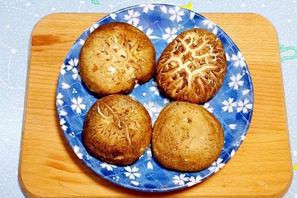 蘑菇白汁意粉的做法图解3