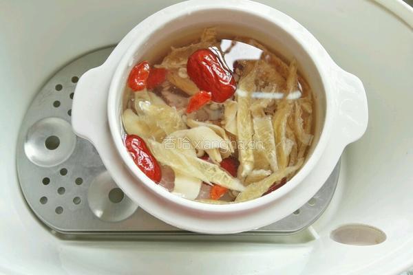 薏米百合鱼胶汤的做法图解6