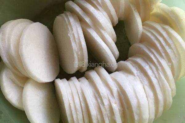 甜酸白萝卜的做法图解1