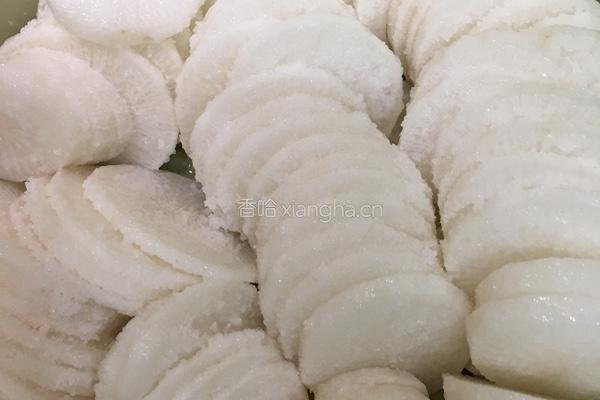 甜酸白萝卜的做法图解2