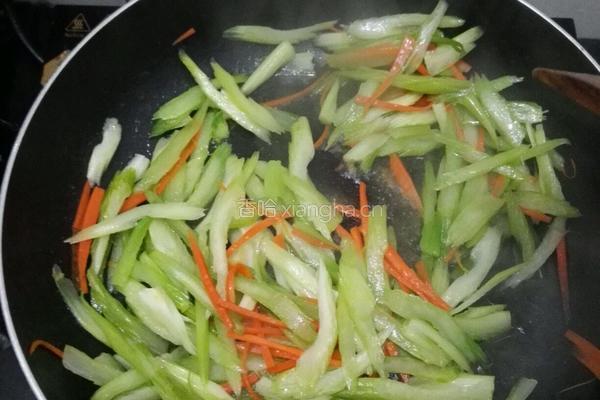 芹菜炒香干的做法图解6