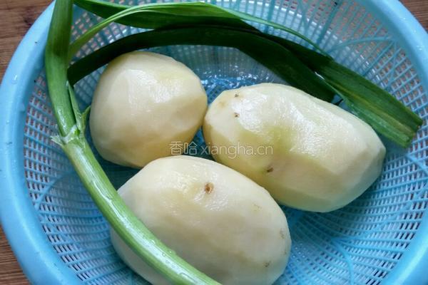 干煸土豆片的做法图解1