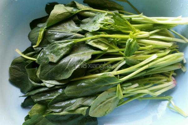 凉拌菠菜花生米的做法图解1