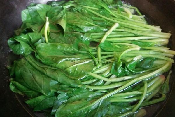 凉拌菠菜花生米的做法图解2