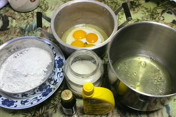 戚风蛋糕8寸的做法图解1