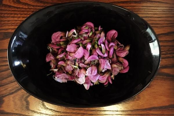槐花可丽饼～《我与春色有个约会》的做法图解1