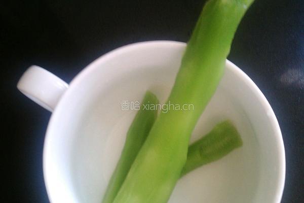 莴苣笋的做法图解1