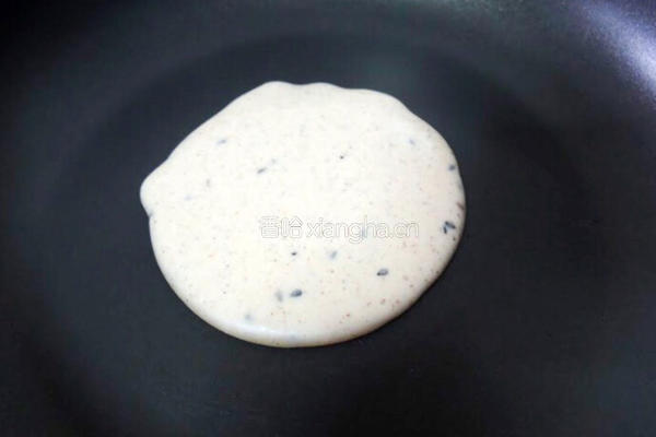肉桂黑芝麻松饼的做法图解3
