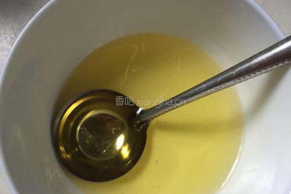 蒜香四季豆拌面的做法图解1
