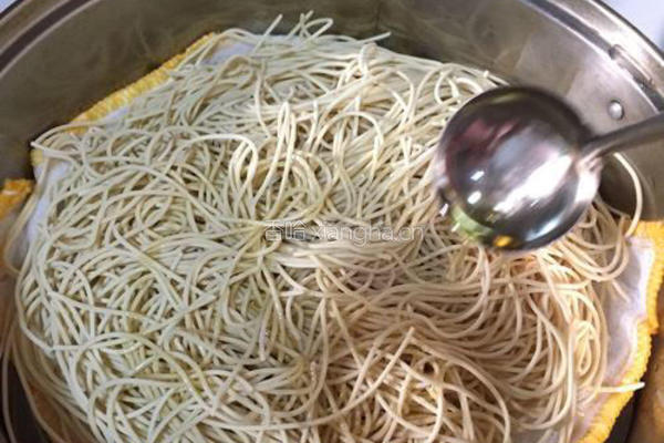 蒜香四季豆拌面的做法图解2