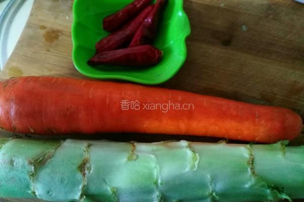 凉拌莴笋丝的做法图解1