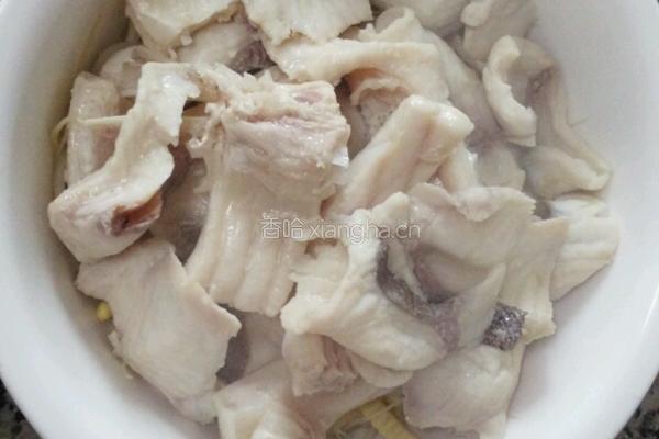 春笋豆芽辣子鱼的做法图解2