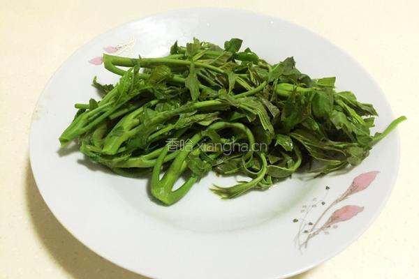 香椿炒鸡蛋的做法图解2