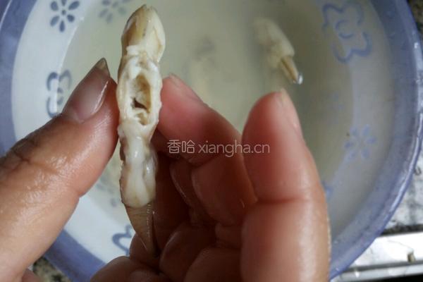 萝卜蛏子汤的做法图解1